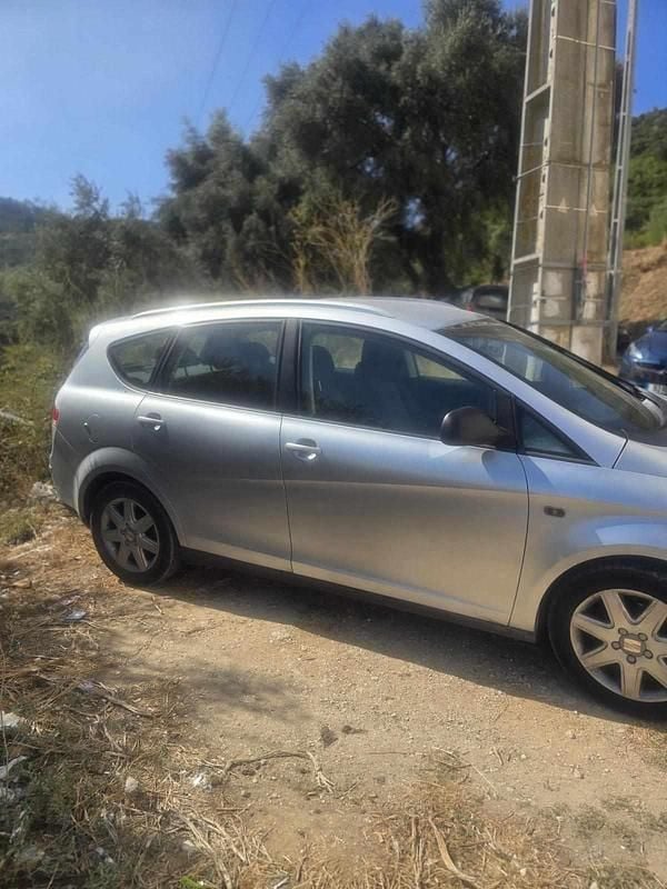 Cinzento Usado 2007 Seat Altea Monovolume | € 4.000 (Preço justo) - Imagem 1/4