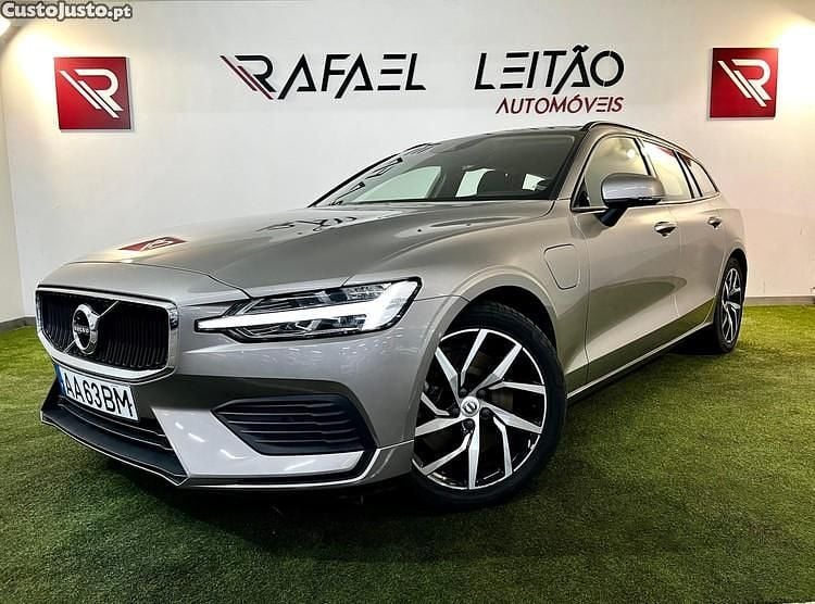 Cinza Usado 2020 Volvo V60 Momentum Carrinha | € 29.500 (Preço justo) - Imagem 1/1