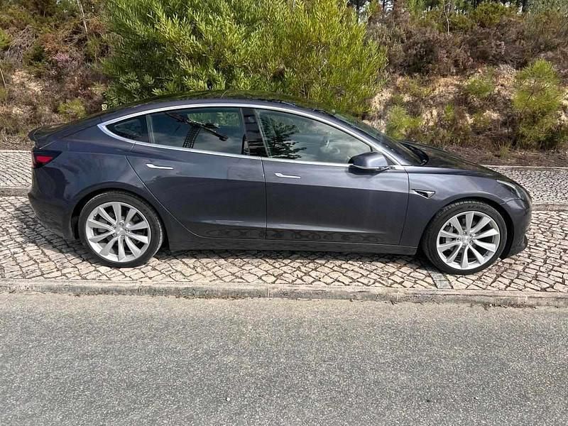 Cinzento Usado 2019 Tesla Model 3 Long Range AWD Sedan | € 26.900 (Preço justo) - Imagem 1/4