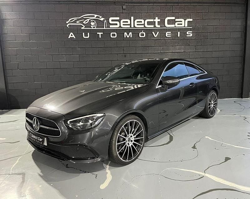 Cinza Usado 2021 Mercedes E220 Coupé | € 47.950 - Imagem 1/4