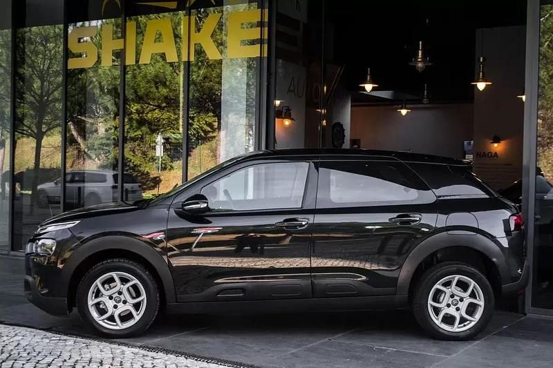 Usado Citroën C4 Cactus Feel 102 HP (75 kW) 2019 Preto Citadino
