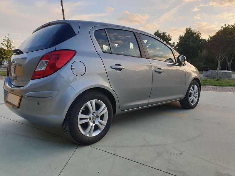 Usado Opel Corsa 85 HP (62 kW) 2012 Sedan