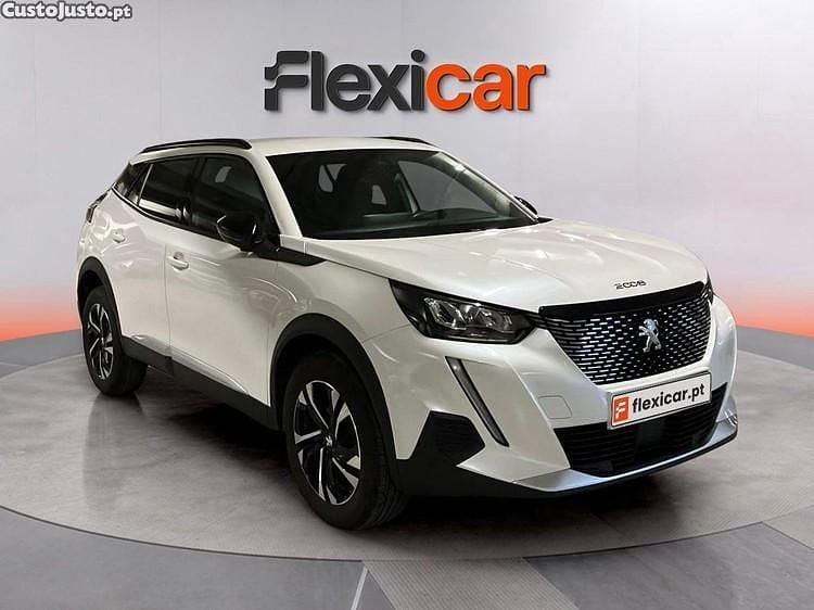 Usado Peugeot 2008 Allure 100 HP (73 kW) 2023 Branco SUV