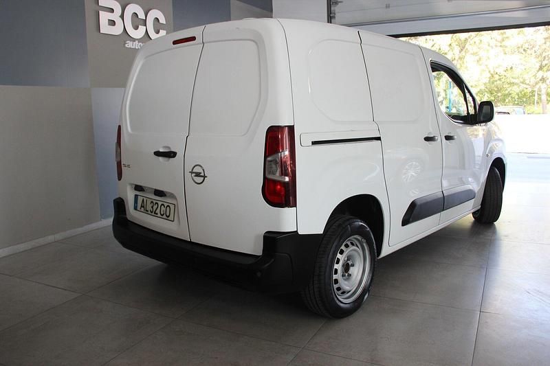 Usado Opel Combo Life Enjoy 75 HP (55 kW) 2021 Branco Sedan