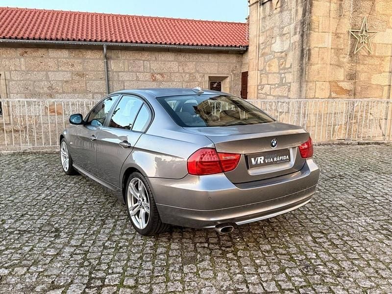 Usado BMW 318 Luxury Line 143 HP (105 kW) 2009 Cinza Sedan