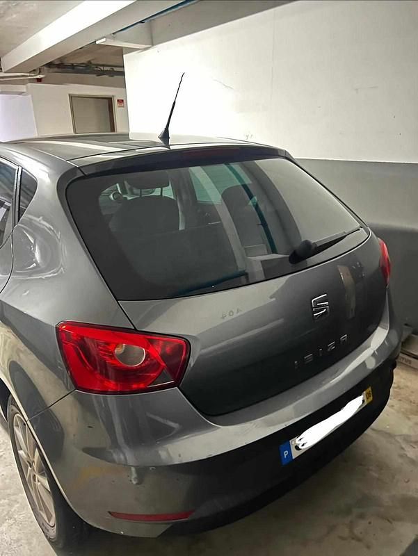 Usado Seat Ibiza 75 HP (55 kW) 2017 Cinzento Citadino