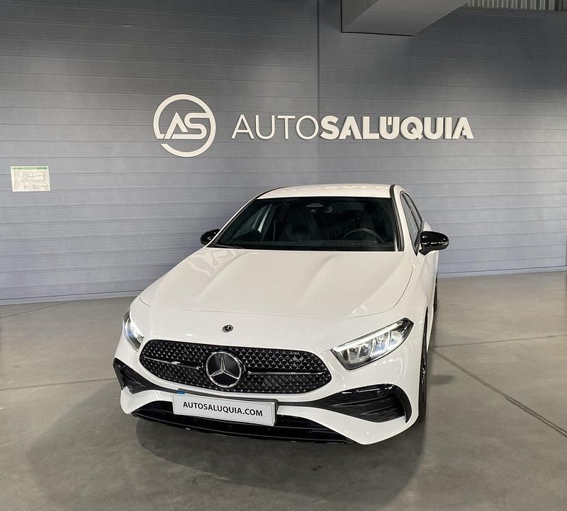 Branco Usado 2023 Mercedes A200 AMG line Sedan | € 36.900 - Imagem 1/4