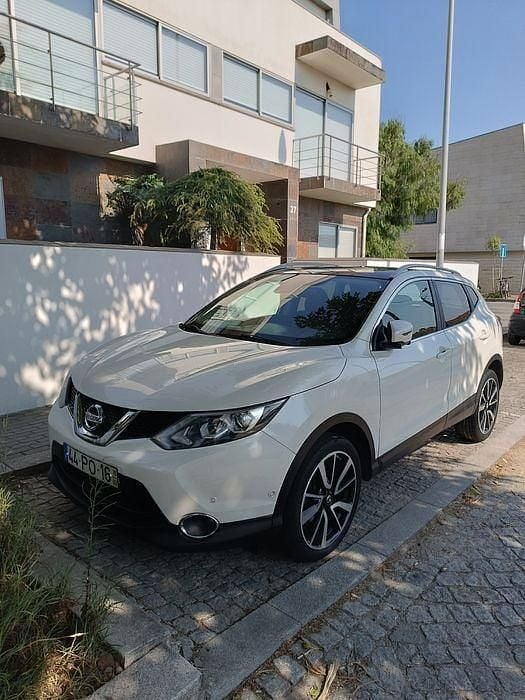 Usado 2015 Nissan Qashqai Tekna SUV | € 14.900 - Imagem 1/4
