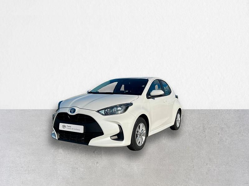 Branco (pintura metalizada especial) Usado 2023 Toyota Yaris Comfort Sedan | € 23.500 (Preço justo) - Imagem 1/4