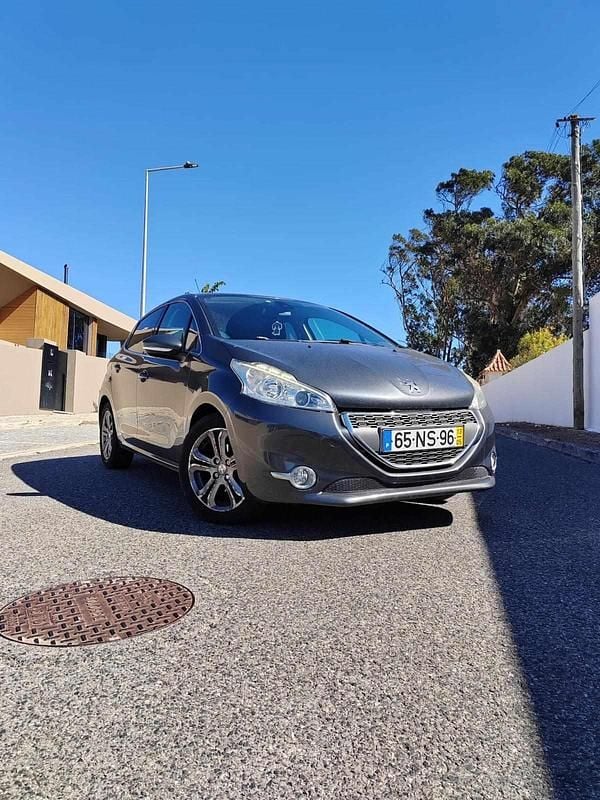 Usado Peugeot 208 82 HP (60 kW) 2013 Cinzento Citadino