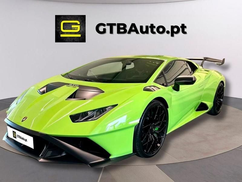 Verde Usado 2024 Lamborghini Huracán Coupé | € 425.000 - Imagem 1/4