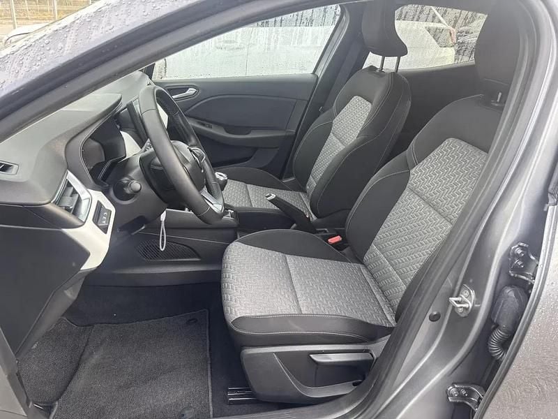 Usado Renault Clio V Evolution 90 HP (66 kW) 2023 Cinzento Citadino
