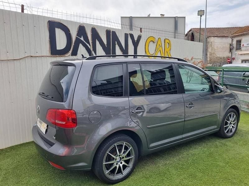Usado VW Touran 105 HP (77 kW) 2014 Cinzento Monovolume
