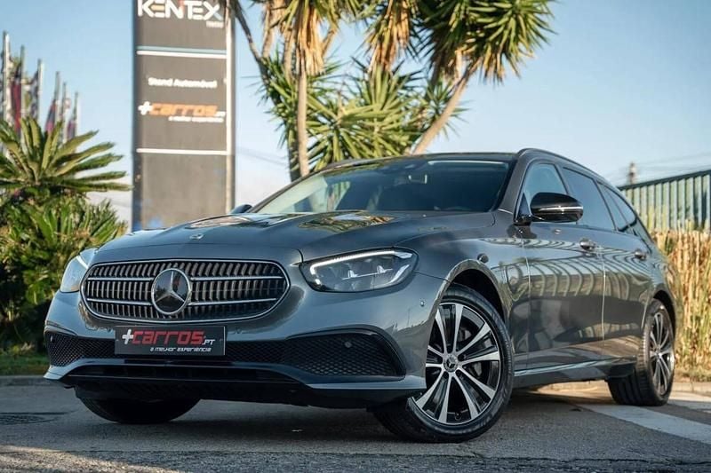 Cinzento Usado 2022 Mercedes E300 | € 37.900 (Bom preço) - Imagem 1/4