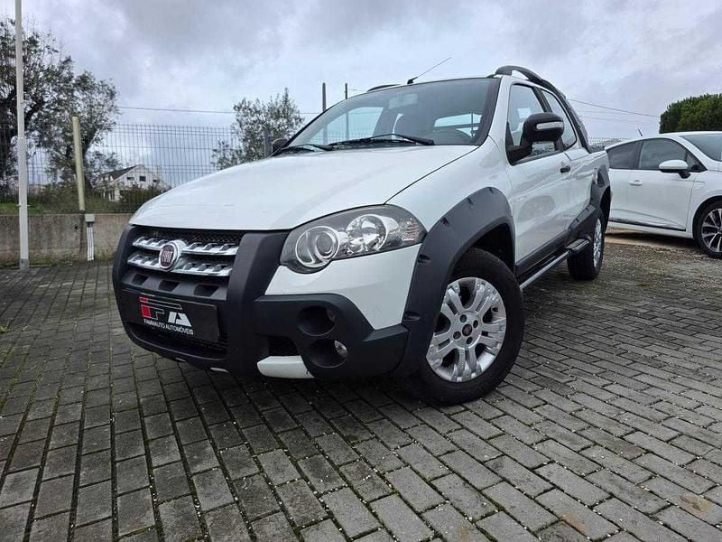 Usado Fiat Strada 95 HP (69 kW) 2012 Branco Pickup