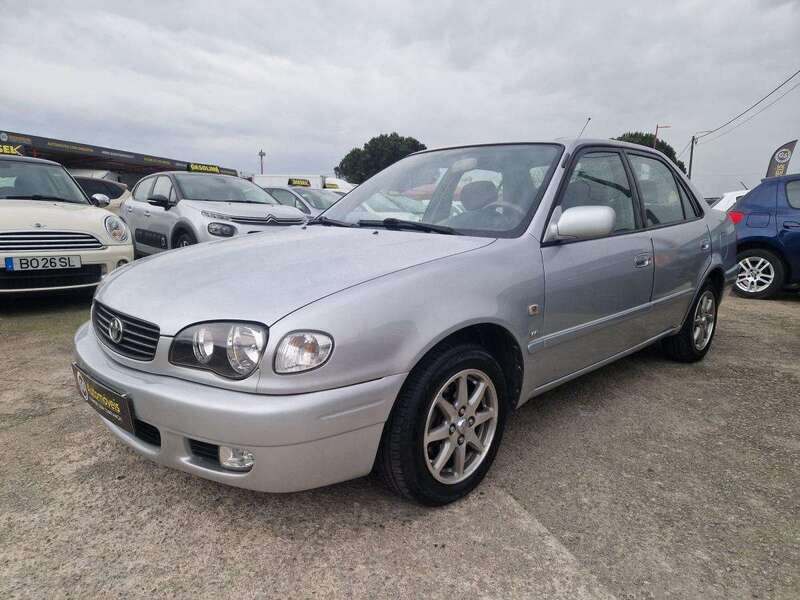Cinzento Usado 2001 Toyota Corolla | € 3.500 - Imagem 1/4