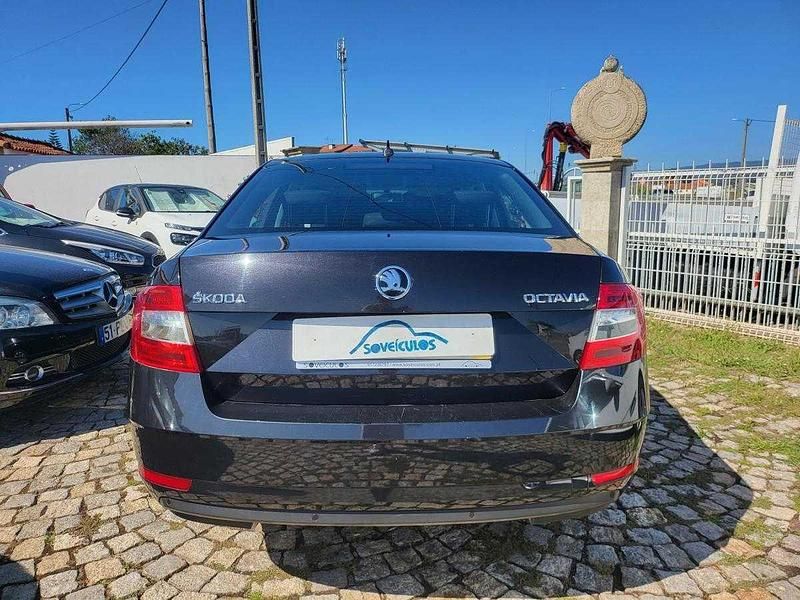 Usado Skoda Octavia 150 HP (110 kW) 2019 Preto