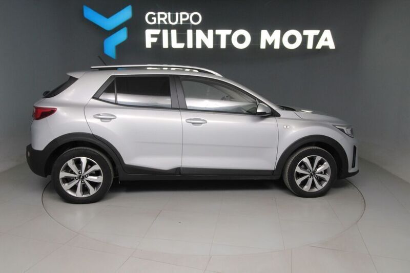 Cinza Usado 2024 Kia Stonic SUV | € 16.870 (Preço justo) - Imagem 1/4