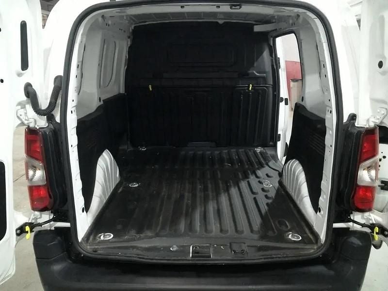 Usado Opel Combo 102 HP (75 kW) 2022 Branco Monovolume