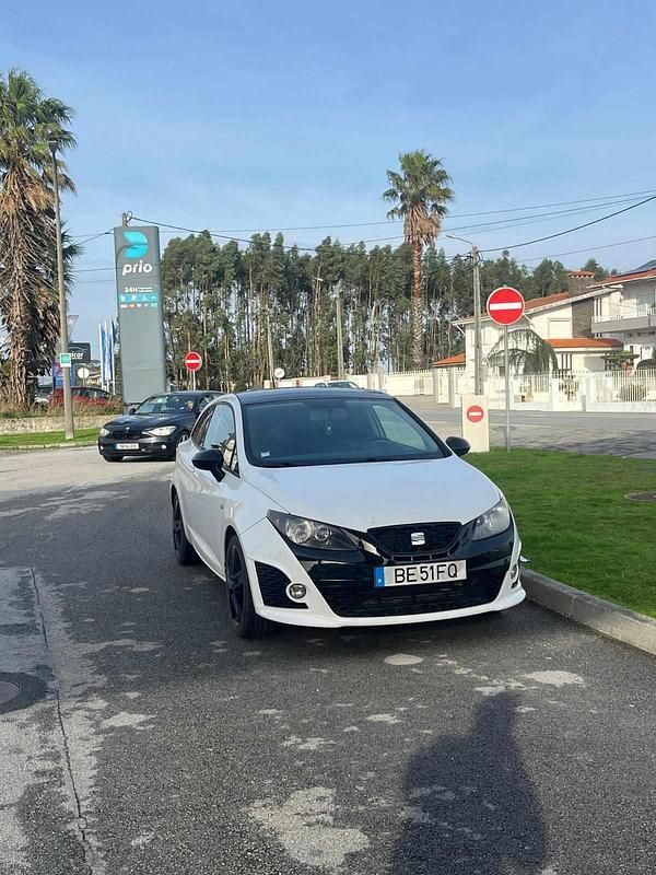 Branco Usado 2010 Seat Ibiza Citadino | € 8.000 (Preço justo) - Imagem 1/4