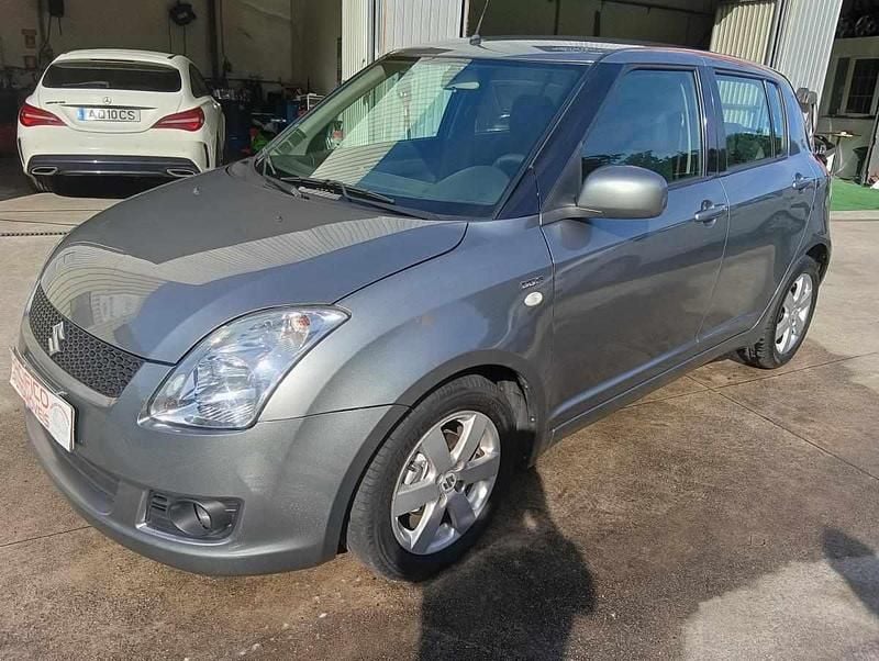 Cinzento Usado 2010 Suzuki Swift Citadino | € 6.900 (Preço elevado) - Imagem 1/4