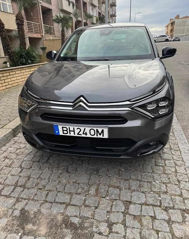 Cinzento Usado 2024 Citroën C4 PureTech | € 12.000 - Imagem 1/4