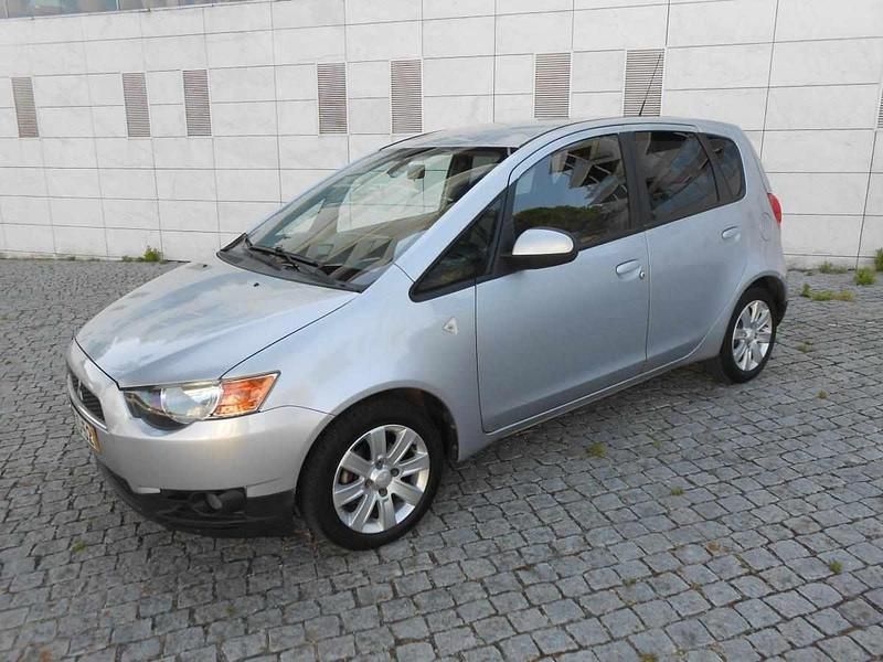 Cinzento Usado 2012 Mitsubishi Colt Citadino | € 6.450 - Imagem 1/4