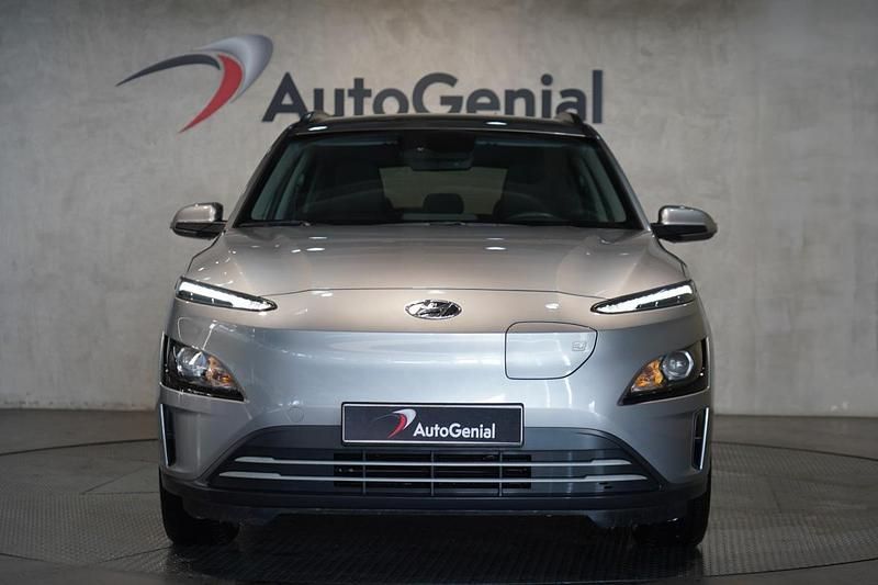 Usado Hyundai Kauai Premium 100 kW (136 HP) 2022 Cinza prata SUV