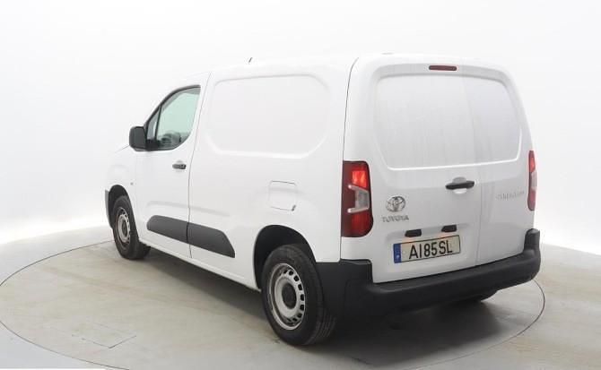 Usado Toyota Proace 102 HP (75 kW) 2021 Branco Monovolume