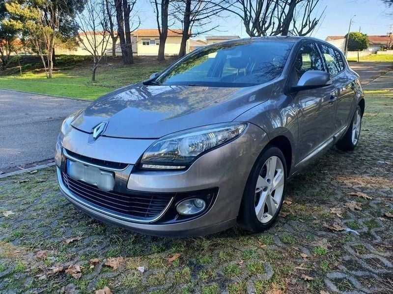 Cinzento Usado 2012 Renault Mégane III Citadino | € 6.900 (Preço justo) - Imagem 1/4