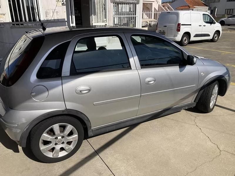 Usado Opel Corsa Cosmo 80 HP (58 kW) 2005 Cinza prata Citadino