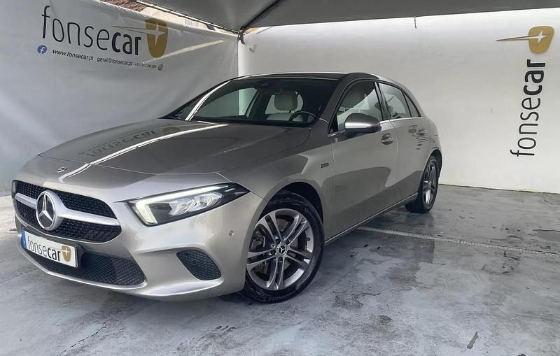 Cinzento Usado 2020 Mercedes A250 | € 24.990 - Imagem 1/4