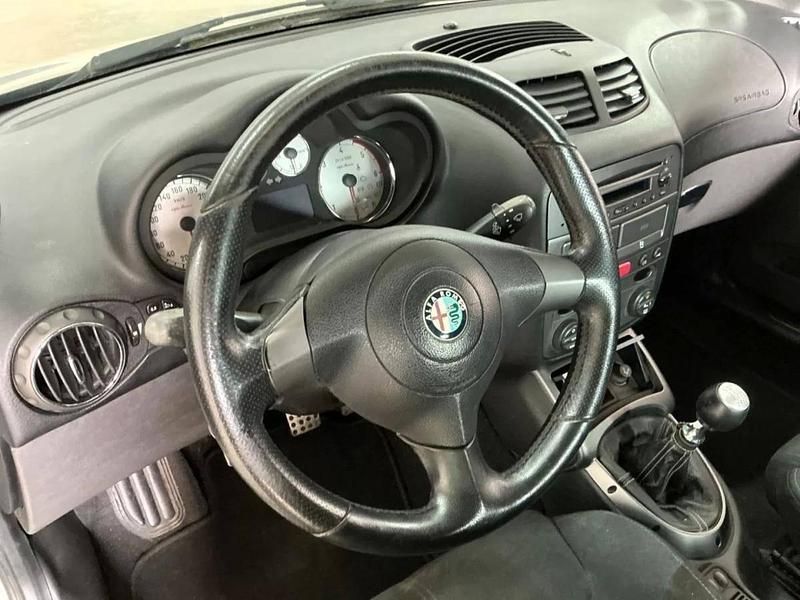 Usado Alfa Romeo GT 150 HP (110 kW) 2010 Cinzento Coupé