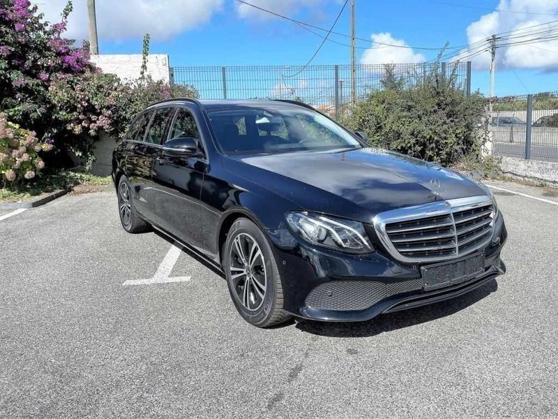 Cinzento Usado 2019 Mercedes E220 | € 44.900 (Caro) - Imagem 1/4