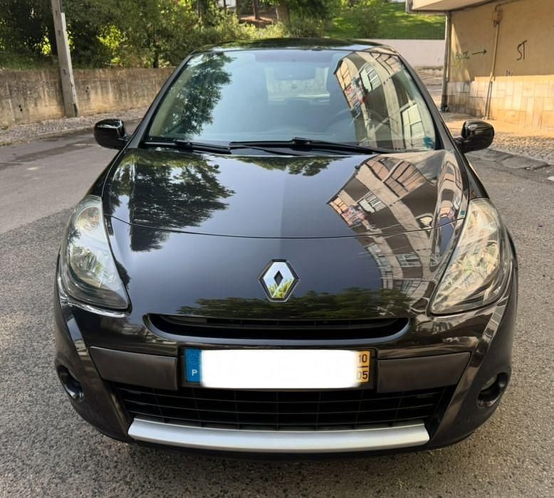 Usado 2010 Renault Clio II Dynamique Sedan | € 5.800 (Preço justo) - Imagem 1/4