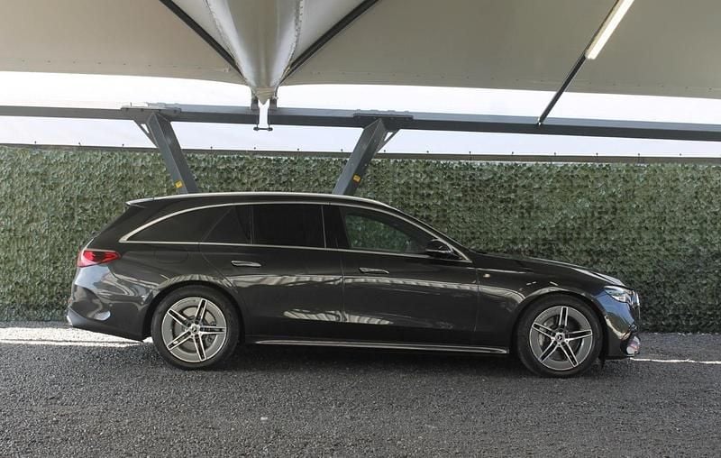 Preto Usado 2023 Mercedes E300 AMG line Carrinha | € 56.890 - Imagem 1/2