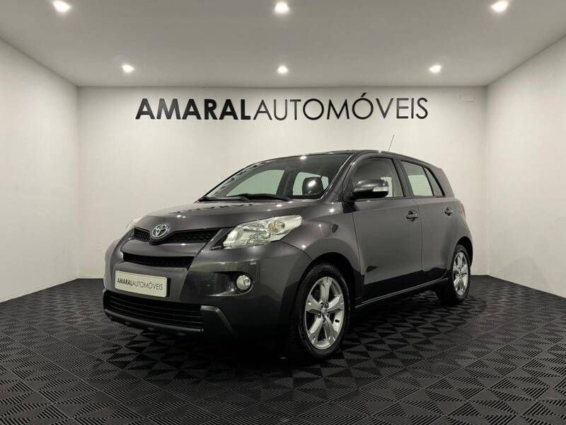 Cinza Usado 2009 Toyota Urban Cruiser Sol SUV | € 10.900 - Imagem 1/4