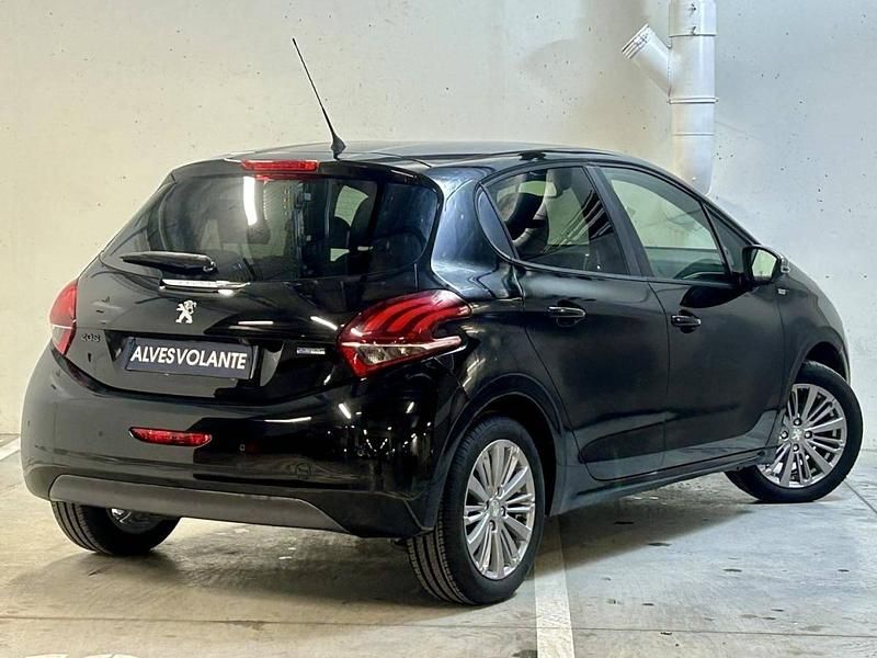 Usado Peugeot 208 82 HP (60 kW) 2017 Preto Citadino