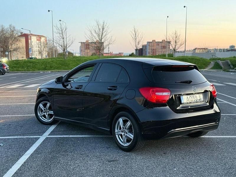 Usado Mercedes A180 122 HP (89 kW) 2015