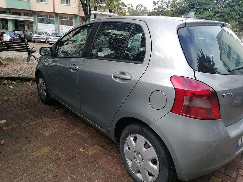 Usado 2006 Toyota Yaris Sedan | € 4.000 (Bom preço) - Imagem 1/4