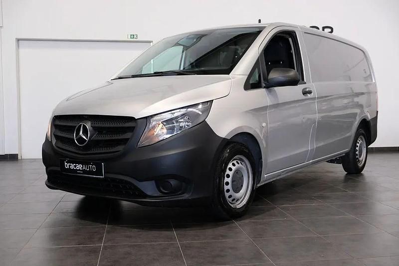 Cinzento Usado 2015 Mercedes Vito | € 12.500 (Preço elevado) - Imagem 1/4