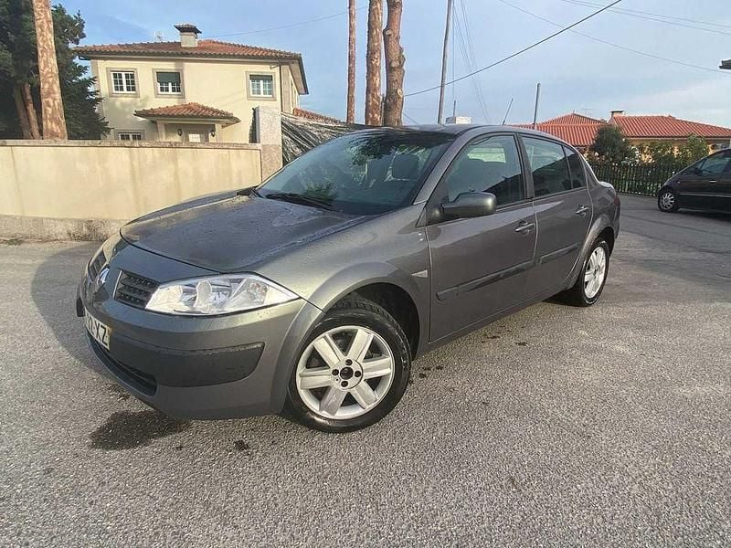 Verde Usado 2004 Renault Mégane II Sedan | € 1.990 (Preço justo) - Imagem 1/4