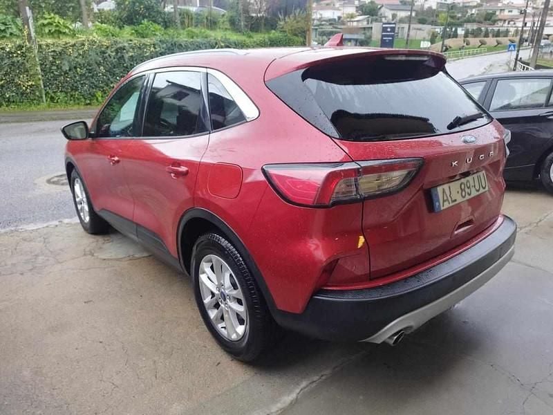 Usado Ford Kuga 120 HP (88 kW) 2021 Vermelho SUV