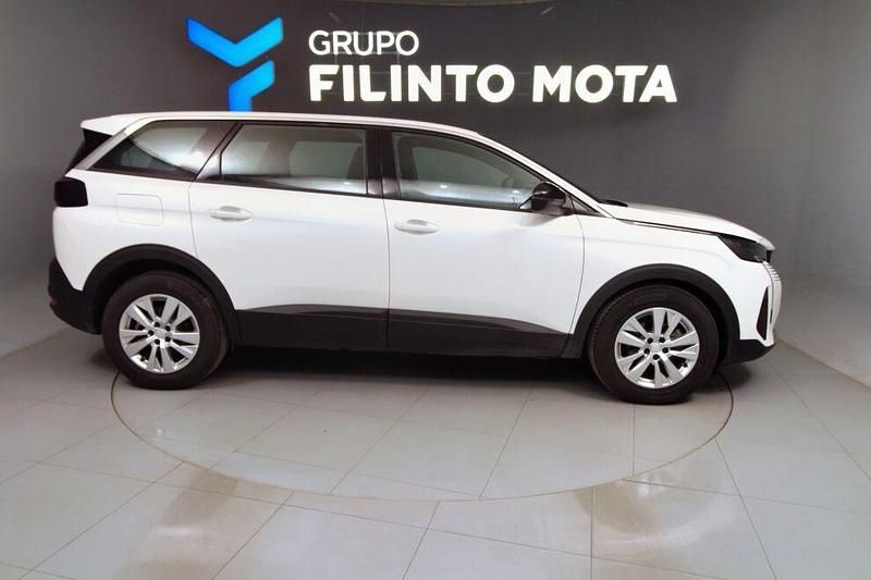 Branco Usado 2023 Peugeot 5008 Active Monovolume | € 25.700 (Preço justo) - Imagem 1/4