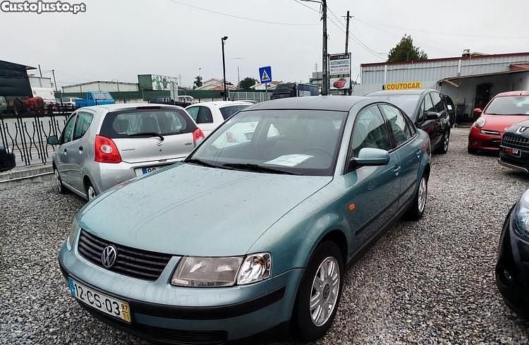 Verde Usado 1997 VW Passat Sedan | € 2.565 (Super Preço) - Imagem 1/1