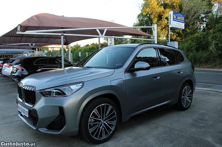Cinza Usado 2023 BMW X1 SUV | € 54.500 - Imagem 1/1