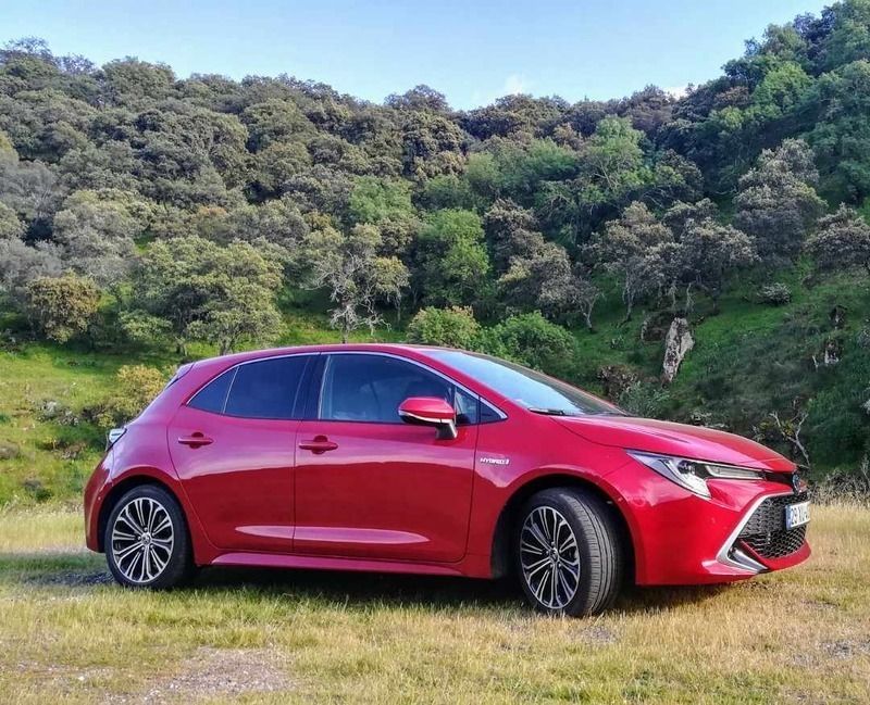 Vermelho Usado 2019 Toyota Corolla Hybrid Citadino | € 22.900 - Imagem 1/4