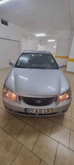 Azul Usado 2005 Kia Cerato EX Sedan | € 3.500 - Imagem 1/4