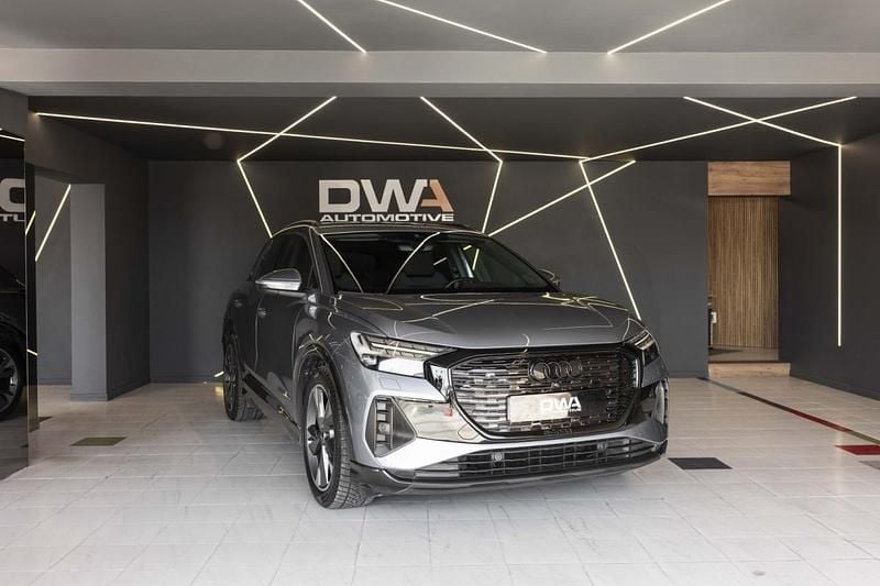Usado Audi Q4 e-tron 150 kW (204 HP) 2021 Azul SUV
