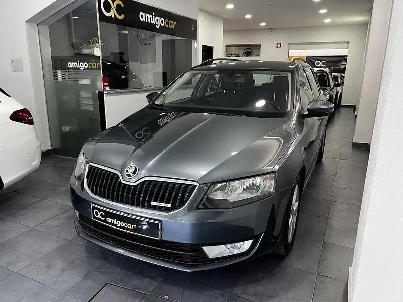 Usado Skoda Octavia GreenLine 110 HP (80 kW) 2014 Cinza escuro Citadino